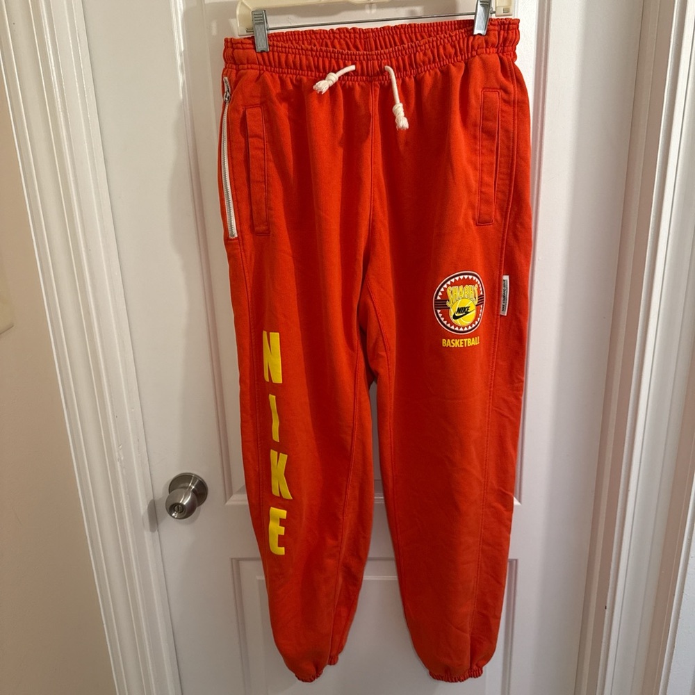 Nike Shark Basketball Sweatpants